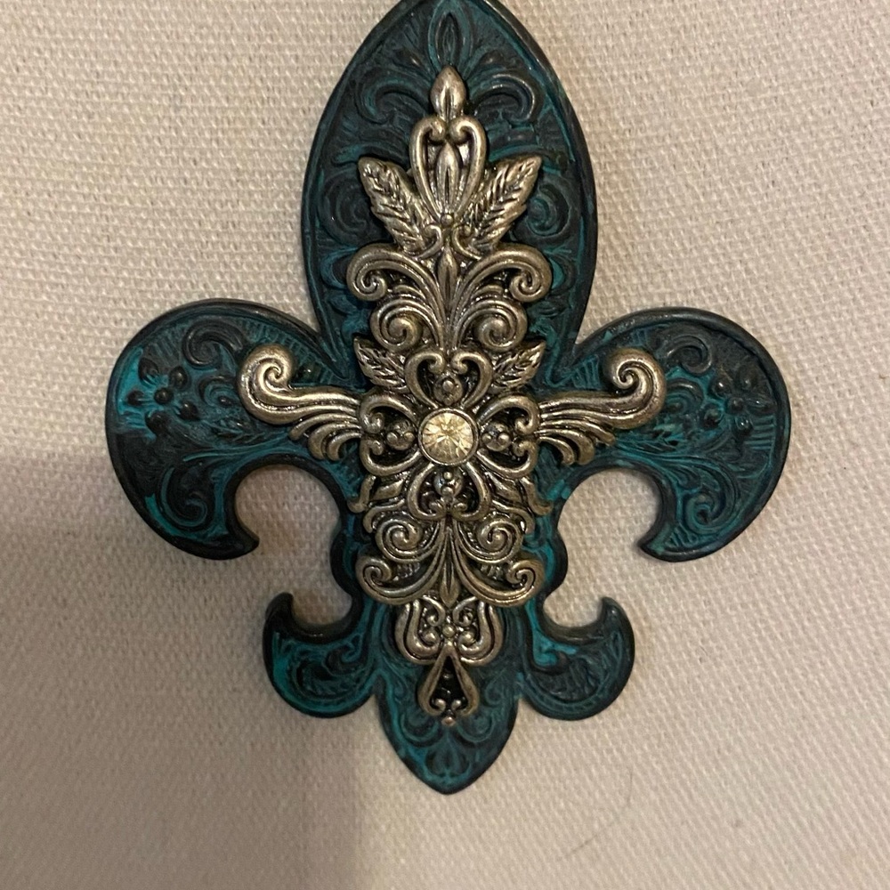 Turquoise Fleur-de-Lis Pendant Necklace with Antiqued Silver Beads - Picture 2 of 10